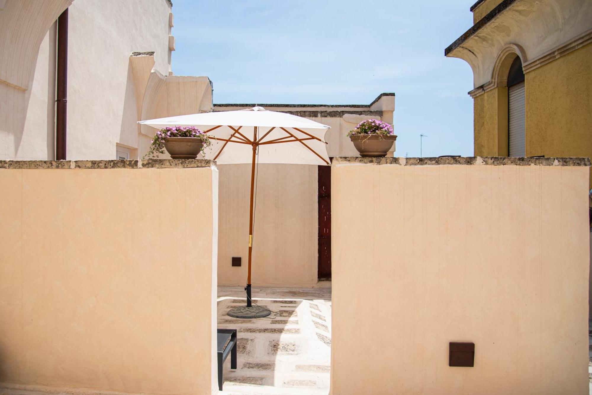 Palazzo Garibaldi - Luxury Suites Галатина Номер фото